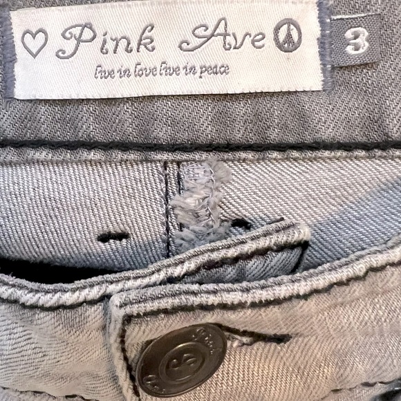 PINK AVE Boutique Grey Washed with Black Stitching skinny jeans. Size 3 - Picture 10 of 10